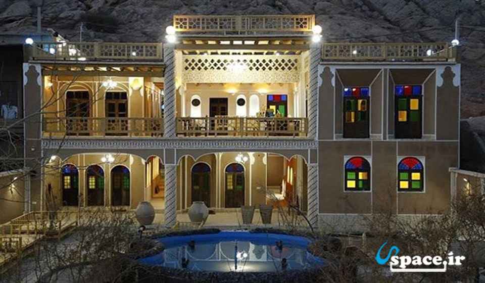 اقامتگاه بوم گردی باغ دو سرو - تفت - استان یزد-نمای زیبای بیرونی
